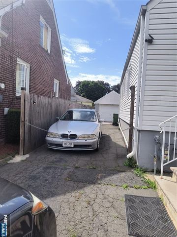 201 Hussa, Linden, NJ 07036