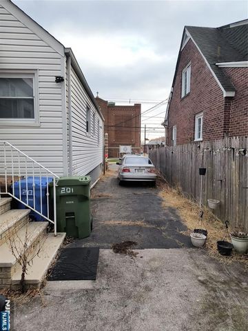 201 Hussa, Linden, NJ 07036