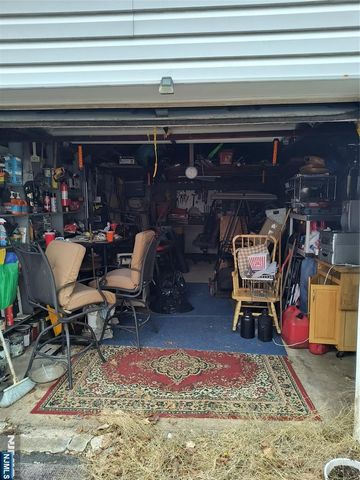 201 Hussa, Linden, NJ 07036