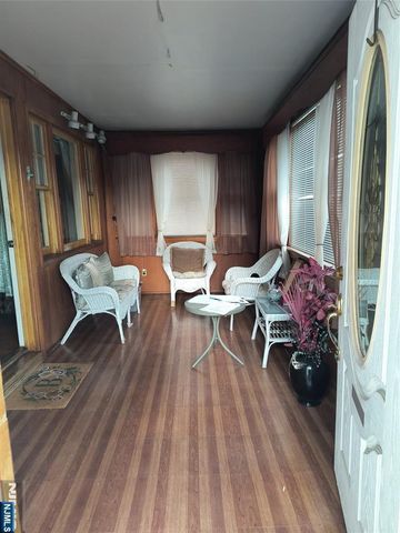 201 Hussa, Linden, NJ 07036