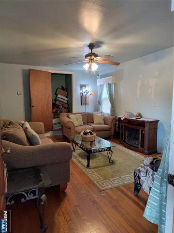 201 Hussa, Linden, NJ 07036