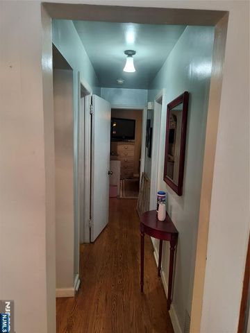 201 Hussa, Linden, NJ 07036