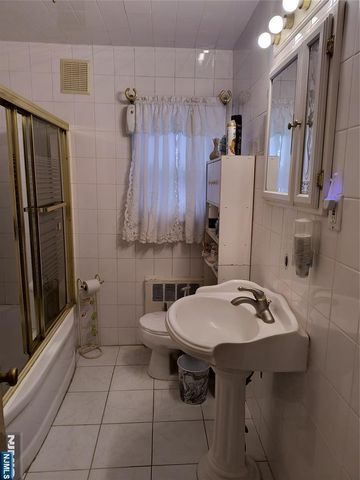 201 Hussa, Linden, NJ 07036