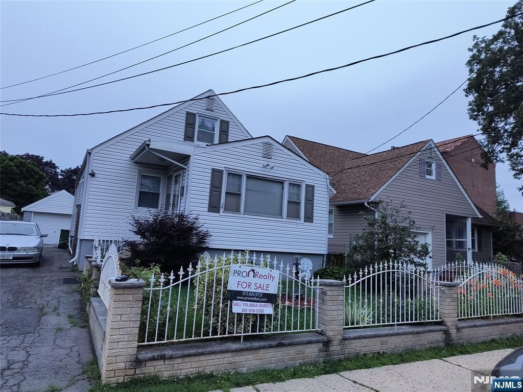 201 Hussa, Linden, NJ 07036