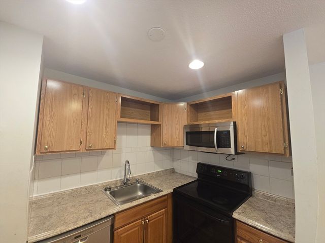 10 Scottfield Road 22, Boston, MA 02134