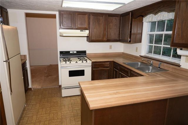 2210 Laurel Mill Way, Roswell, GA 30076