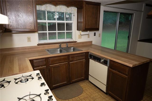 2210 Laurel Mill Way, Roswell, GA 30076