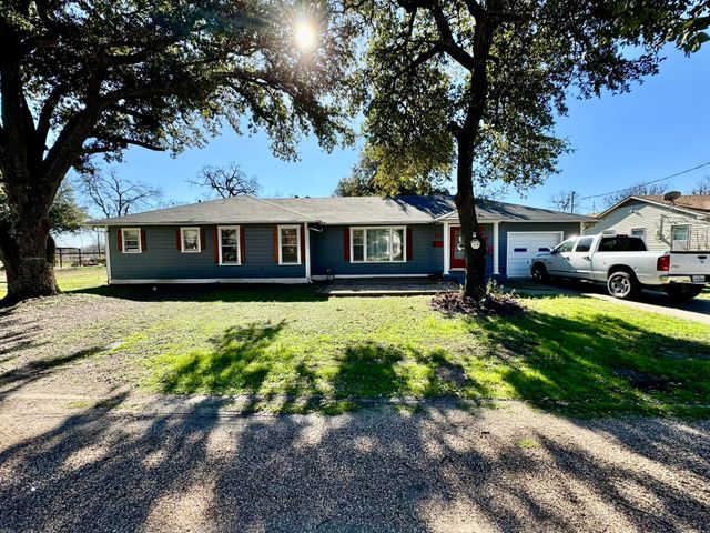 216 Bluebonnett Drive, Marlin, TX 76661
