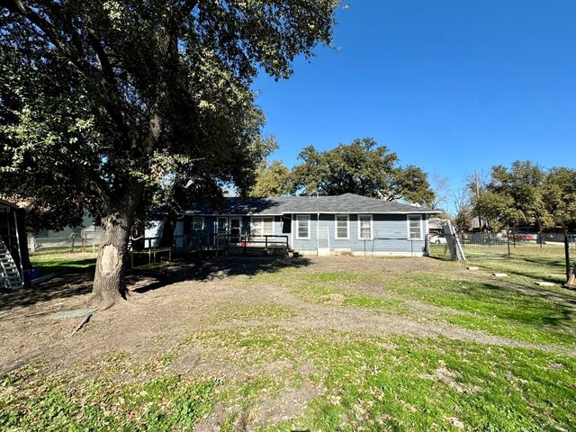 216 Bluebonnett Drive, Marlin, TX 76661