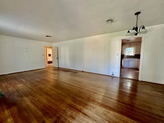 216 Bluebonnett Drive, Marlin, TX 76661