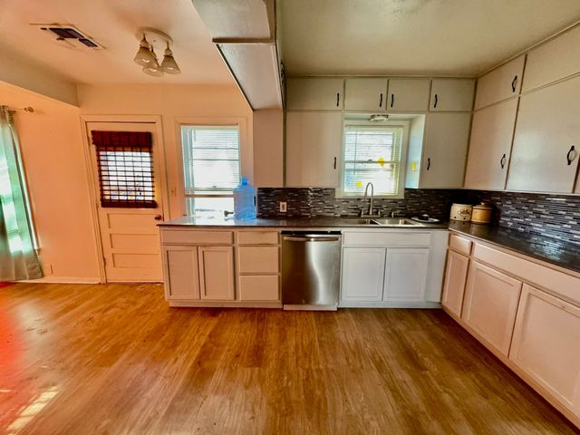 216 Bluebonnett Drive, Marlin, TX 76661