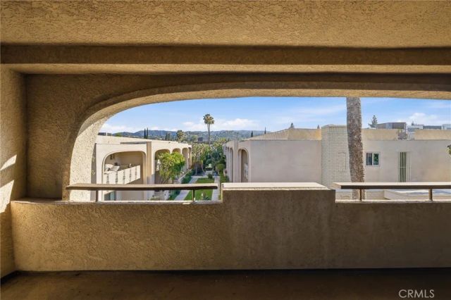 5330 Lindley Avenue 305, Encino, CA 91316