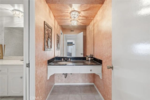 5330 Lindley Avenue 305, Encino, CA 91316