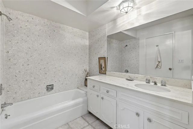 5330 Lindley Avenue 305, Encino, CA 91316