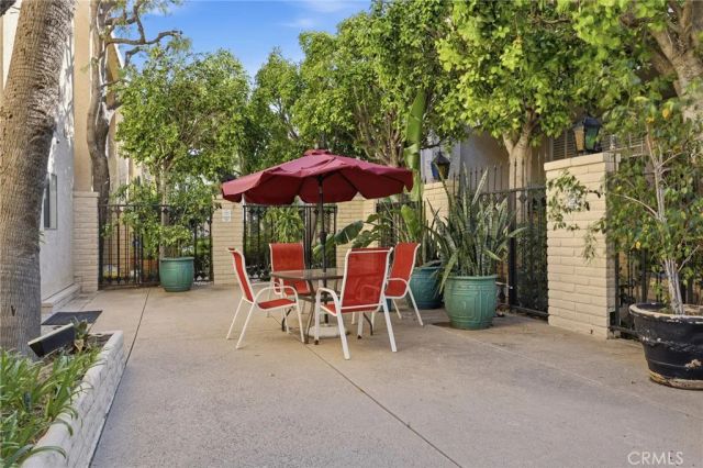 5330 Lindley Avenue 305, Encino, CA 91316