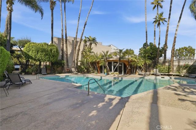 5330 Lindley Avenue 305, Encino, CA 91316