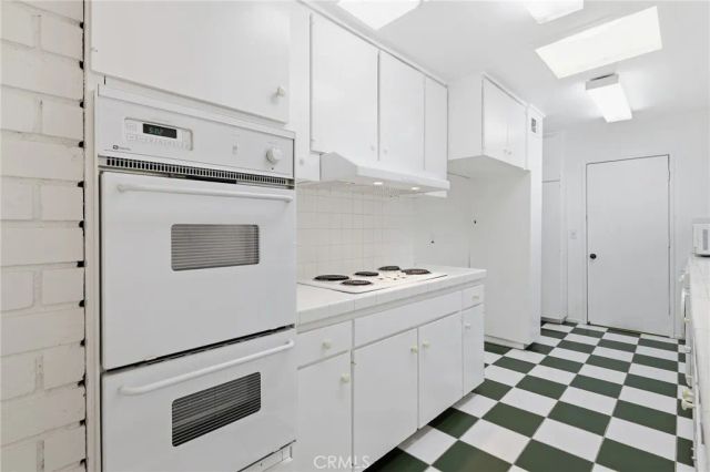 5330 Lindley Avenue 305, Encino, CA 91316