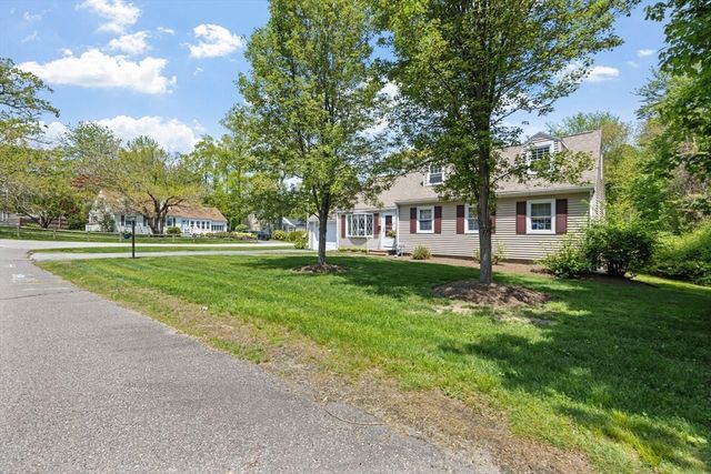 142 Bald Eagle Rd, Weymouth, MA 02190