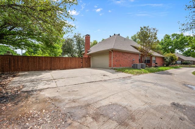 301 Andre Drive, Irving, TX 75063