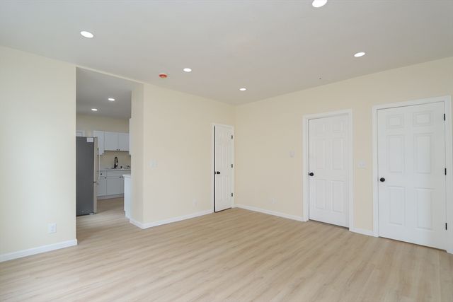 109-111 Brown Ave, Holyoke, MA 01040