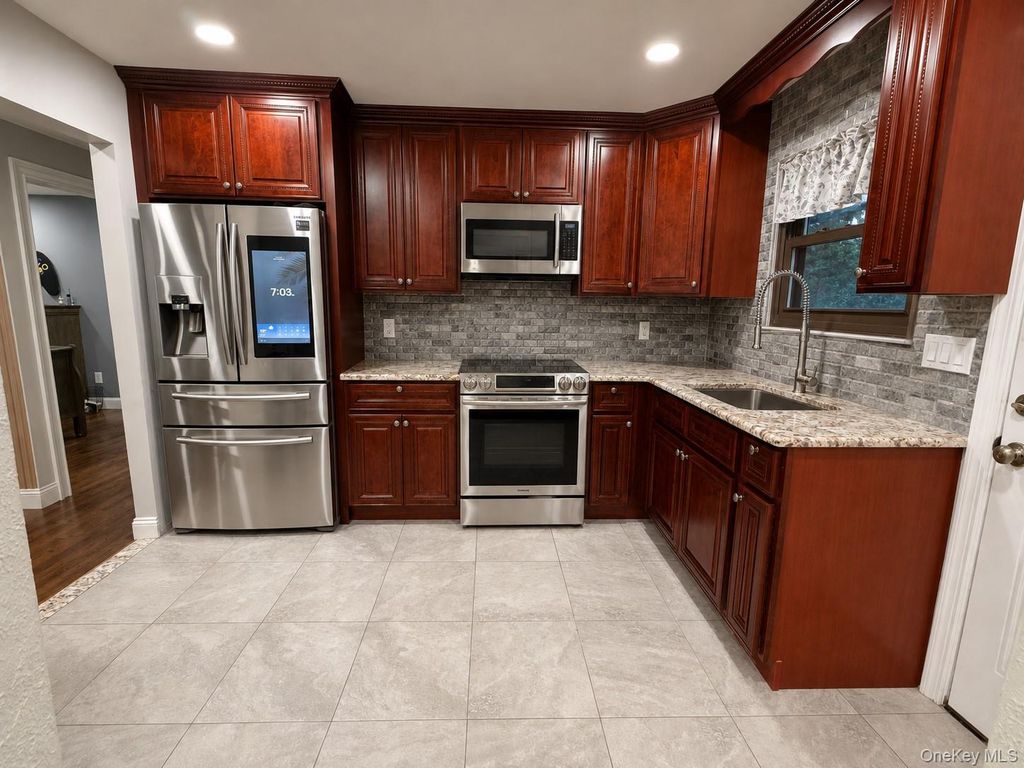 16 Lake Place, Wyandanch, NY 11798 — photo 5