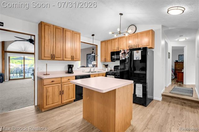 1580 Mercedes Street, West Bloomfield, MI 48324
