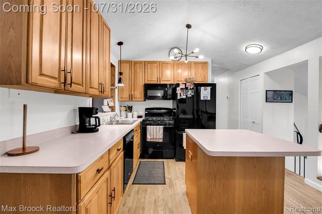 1580 Mercedes Street, West Bloomfield, MI 48324