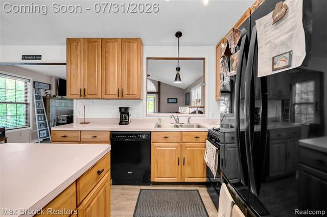 1580 Mercedes Street, West Bloomfield, MI 48324