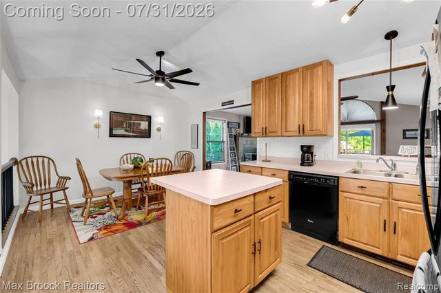1580 Mercedes Street, West Bloomfield, MI 48324