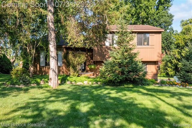 1580 Mercedes Street, West Bloomfield, MI 48324