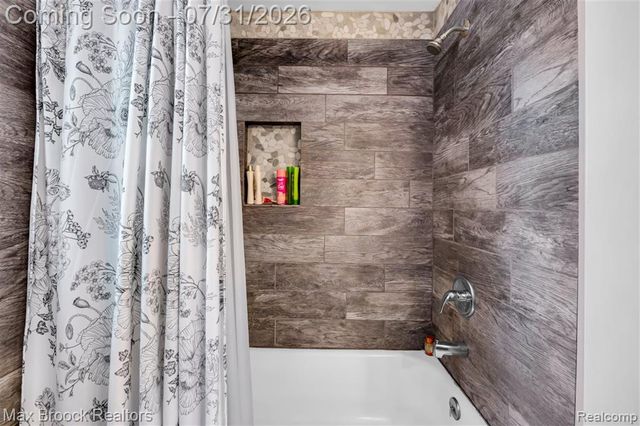 1580 Mercedes Street, West Bloomfield, MI 48324
