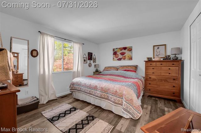 1580 Mercedes Street, West Bloomfield, MI 48324