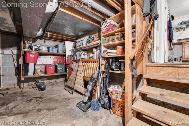1580 Mercedes Street, West Bloomfield, MI 48324