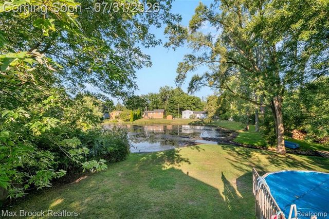 1580 Mercedes Street, West Bloomfield, MI 48324