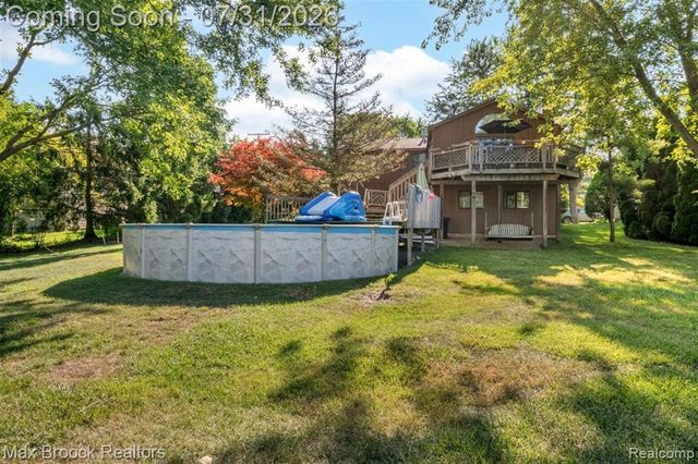 1580 Mercedes Street, West Bloomfield, MI 48324