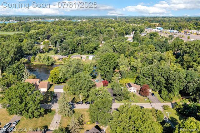 1580 Mercedes Street, West Bloomfield, MI 48324