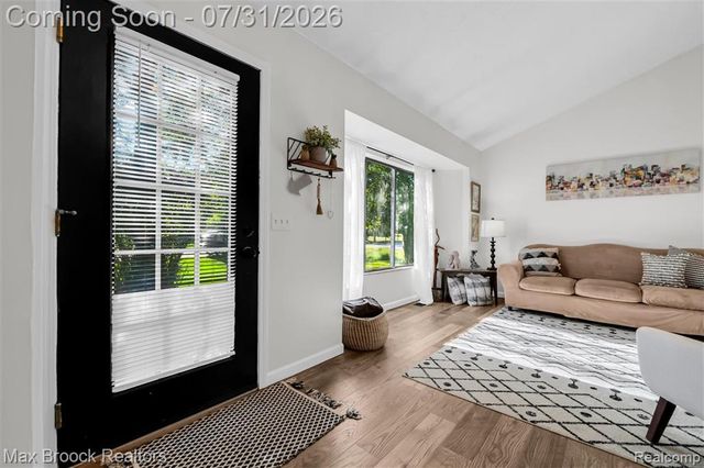1580 Mercedes Street, West Bloomfield, MI 48324