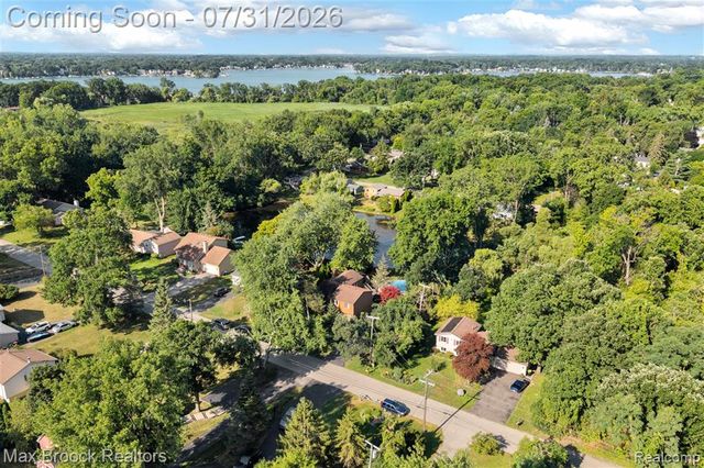 1580 Mercedes Street, West Bloomfield, MI 48324