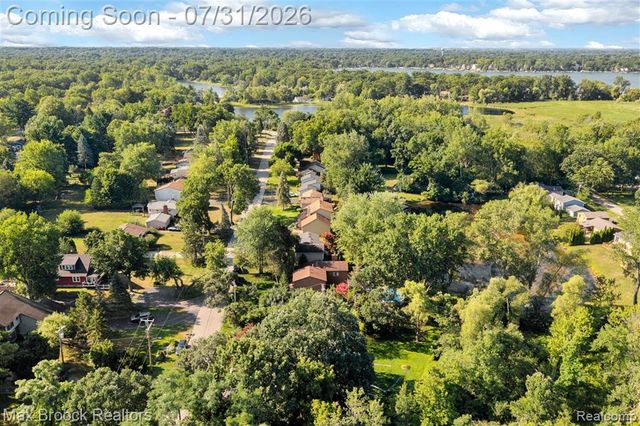 1580 Mercedes Street, West Bloomfield, MI 48324