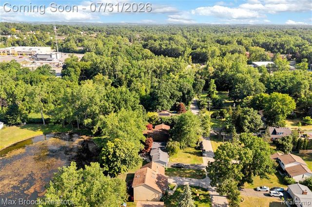 1580 Mercedes Street, West Bloomfield, MI 48324