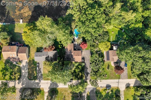 1580 Mercedes Street, West Bloomfield, MI 48324