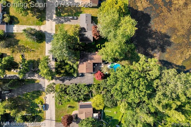 1580 Mercedes Street, West Bloomfield, MI 48324