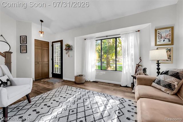 1580 Mercedes Street, West Bloomfield, MI 48324