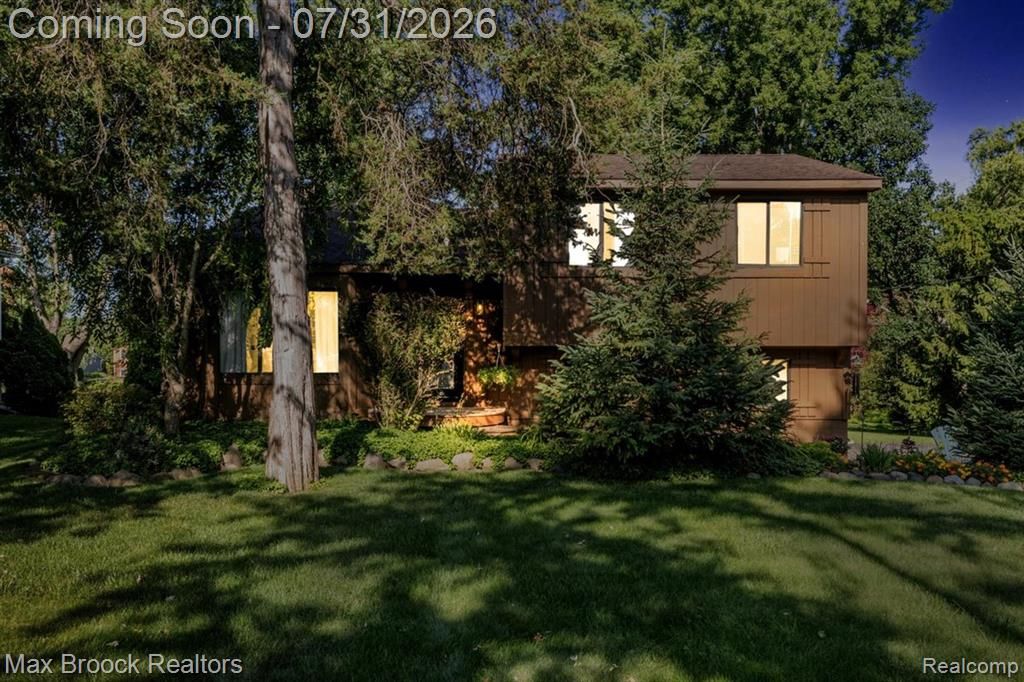 1580 Mercedes Street, West Bloomfield, MI 48324