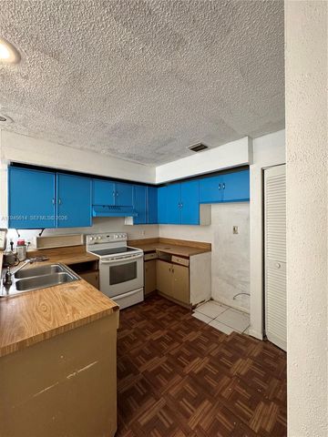 7157 Sportsmans Dr, North Lauderdale, FL 33068