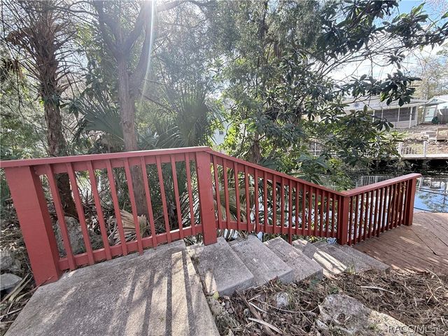 14 Canterbury Road, Inglis, FL 34449