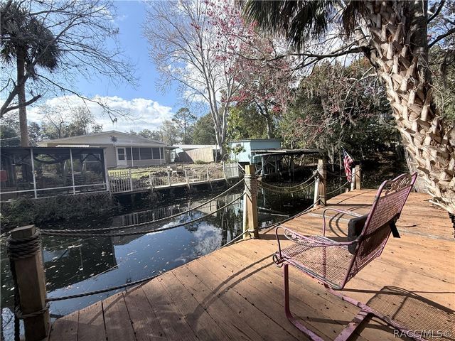 14 Canterbury Road, Inglis, FL 34449