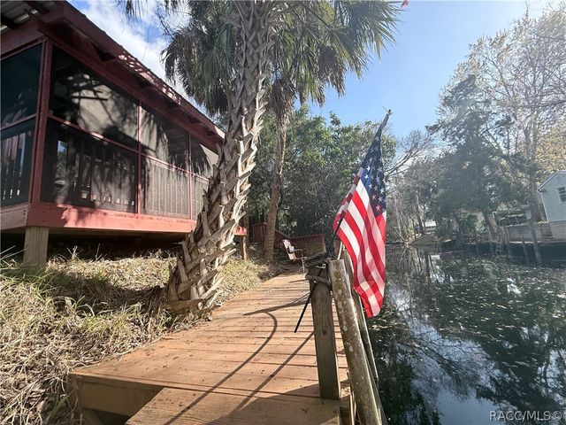 14 Canterbury Road, Inglis, FL 34449