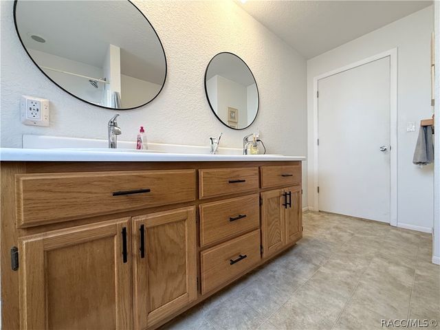 14 Canterbury Road, Inglis, FL 34449