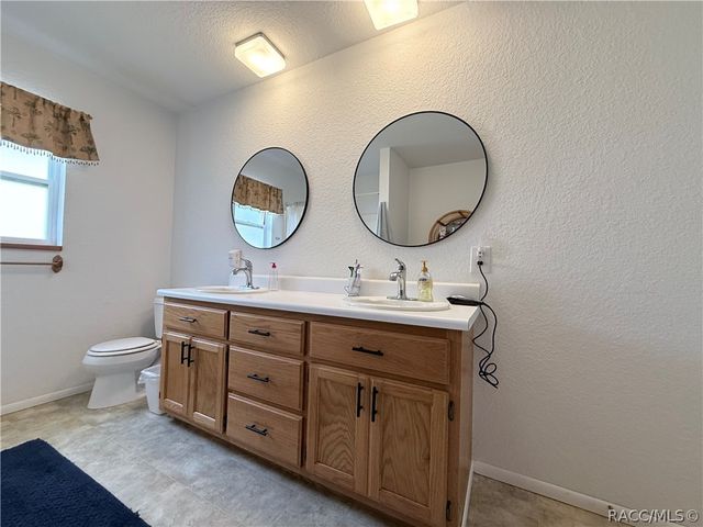 14 Canterbury Road, Inglis, FL 34449